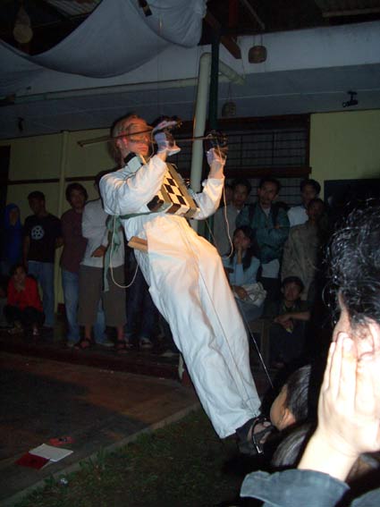 [Playing the Stringed Stirrups in Bandung]